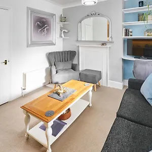 Host & - Regency Square Apartment