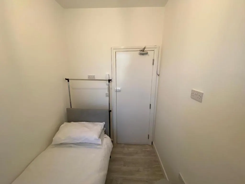 Homestay Small Single Room Walking Distance To Hove Station